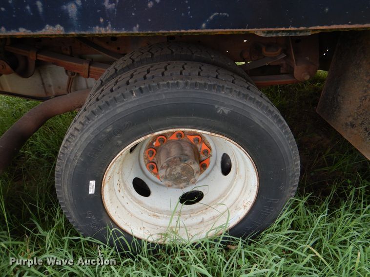 image for item IR9023 2006 Ford F550 Super Duty XL  flatbed truck