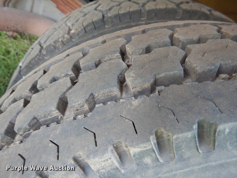 image for item IR9023 2006 Ford F550 Super Duty XL  flatbed truck