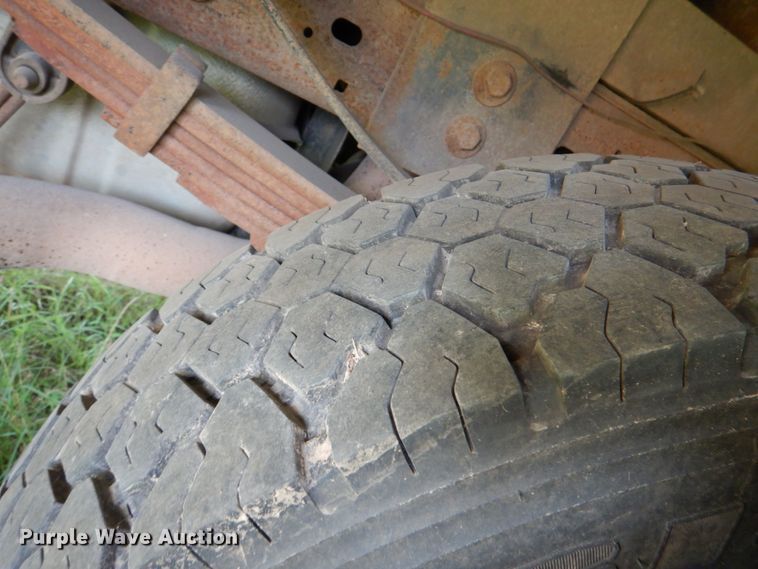 image for item IR9023 2006 Ford F550 Super Duty XL  flatbed truck