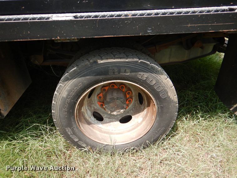 image for item IR9023 2006 Ford F550 Super Duty XL  flatbed truck