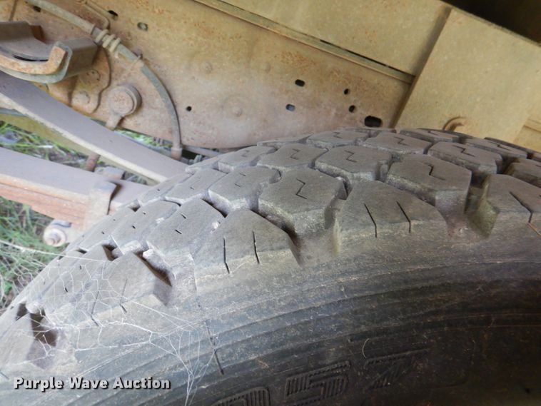 image for item IR9023 2006 Ford F550 Super Duty XL  flatbed truck