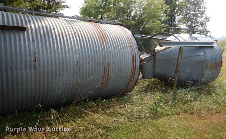 image for item IR9029 (2) grain bins