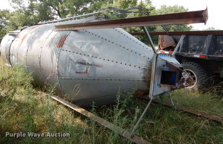 image for item IR9029 (2) grain bins