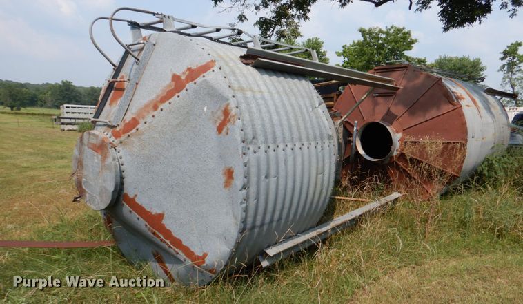 image for item IR9029 (2) grain bins