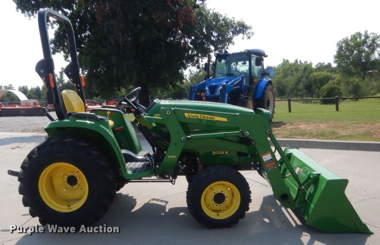 image for item IT9745 2017 John Deere 3025E  MFWD tractor