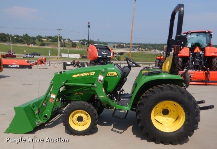 image for item IT9745 2017 John Deere 3025E  MFWD tractor