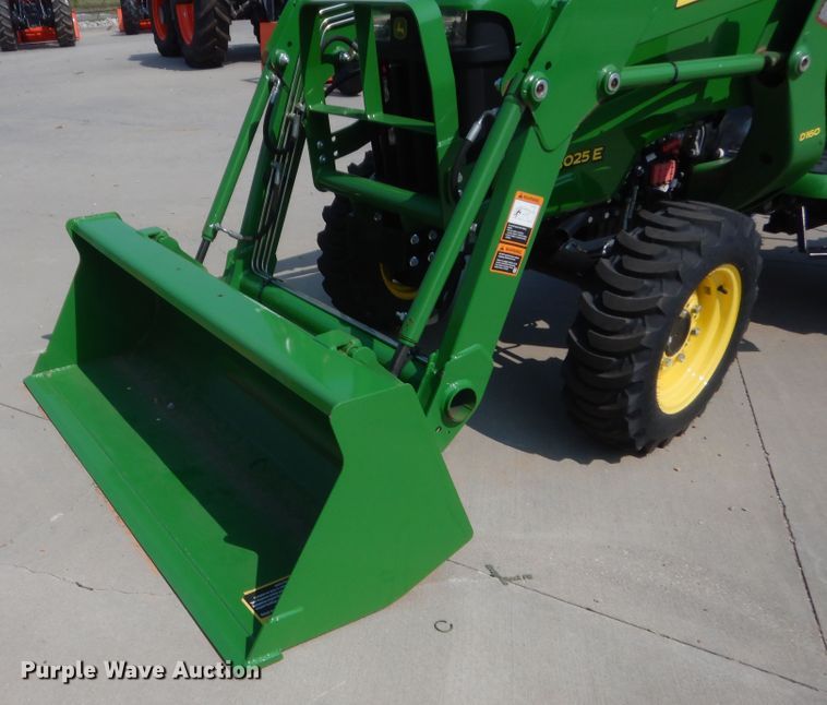 image for item IT9745 2017 John Deere 3025E  MFWD tractor