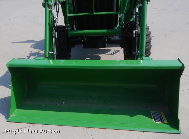 image for item IT9745 2017 John Deere 3025E  MFWD tractor