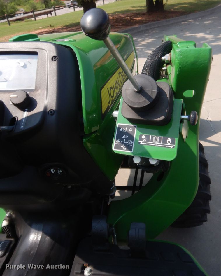 image for item IT9745 2017 John Deere 3025E  MFWD tractor