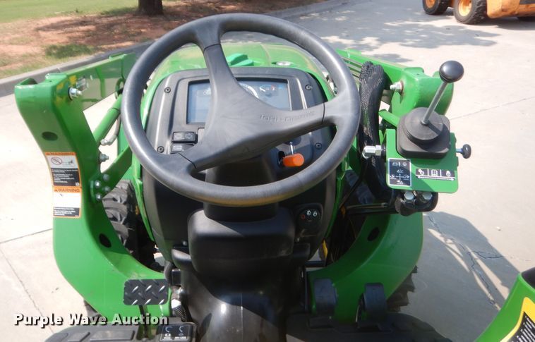 image for item IT9745 2017 John Deere 3025E  MFWD tractor