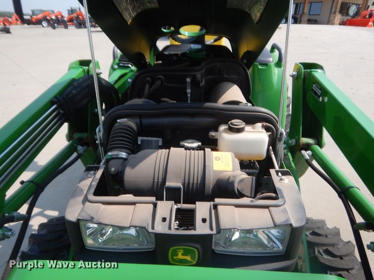 image for item IT9745 2017 John Deere 3025E  MFWD tractor