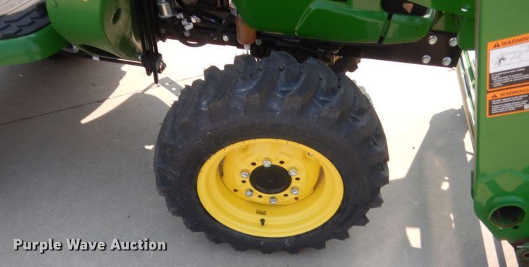 image for item IT9745 2017 John Deere 3025E  MFWD tractor