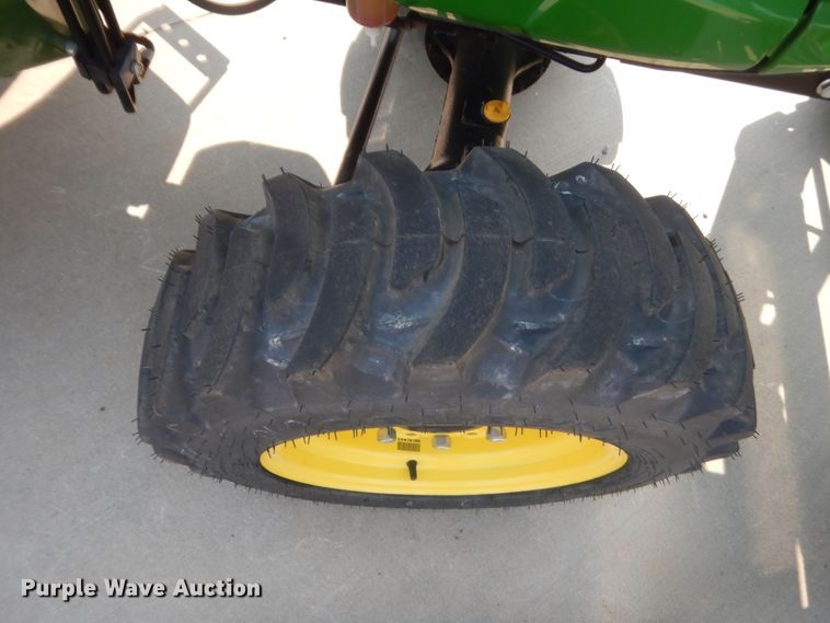 image for item IT9745 2017 John Deere 3025E  MFWD tractor