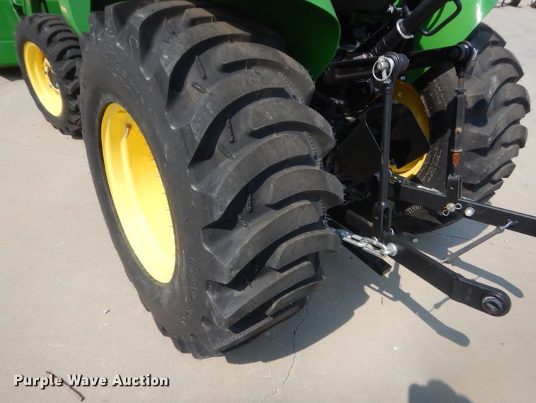 image for item IT9745 2017 John Deere 3025E  MFWD tractor