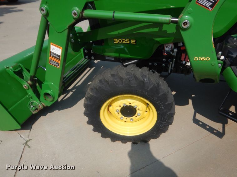 image for item IT9745 2017 John Deere 3025E  MFWD tractor