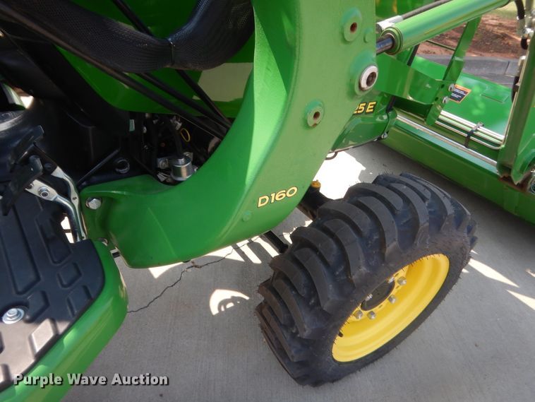 image for item IT9745 2017 John Deere 3025E  MFWD tractor