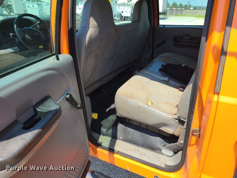 image for item IU9311 2006 Ford F450 Super Duty XL  Crew Cab dump truck