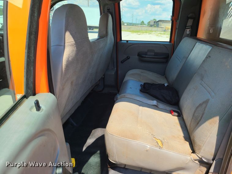 image for item IU9311 2006 Ford F450 Super Duty XL  Crew Cab dump truck