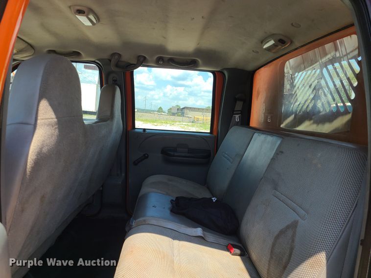 image for item IU9311 2006 Ford F450 Super Duty XL  Crew Cab dump truck