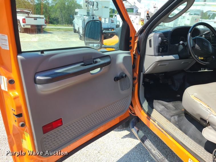 image for item IU9311 2006 Ford F450 Super Duty XL  Crew Cab dump truck