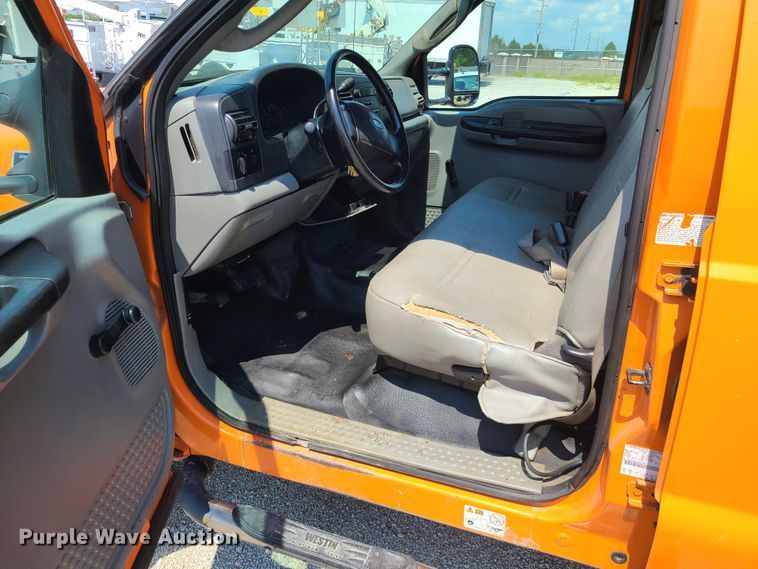 image for item IU9311 2006 Ford F450 Super Duty XL  Crew Cab dump truck