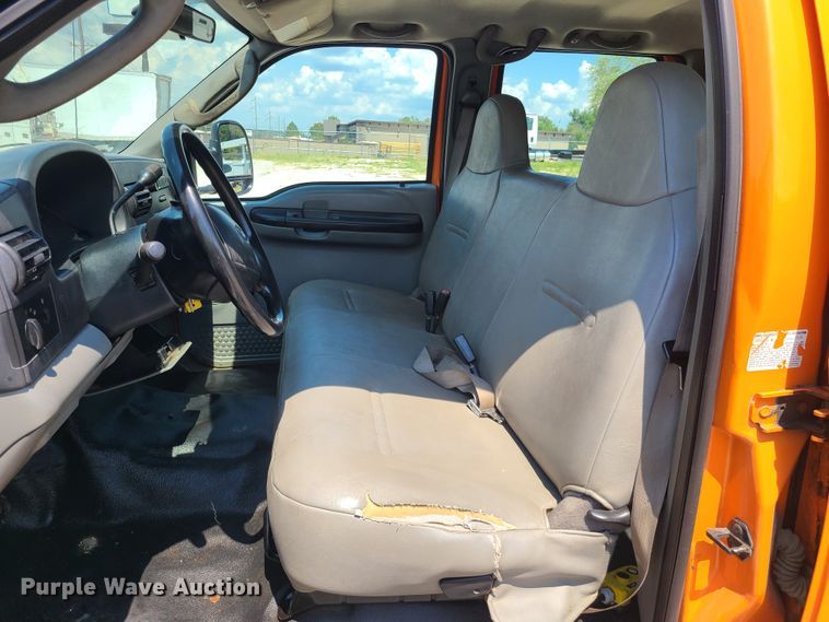 image for item IU9311 2006 Ford F450 Super Duty XL  Crew Cab dump truck