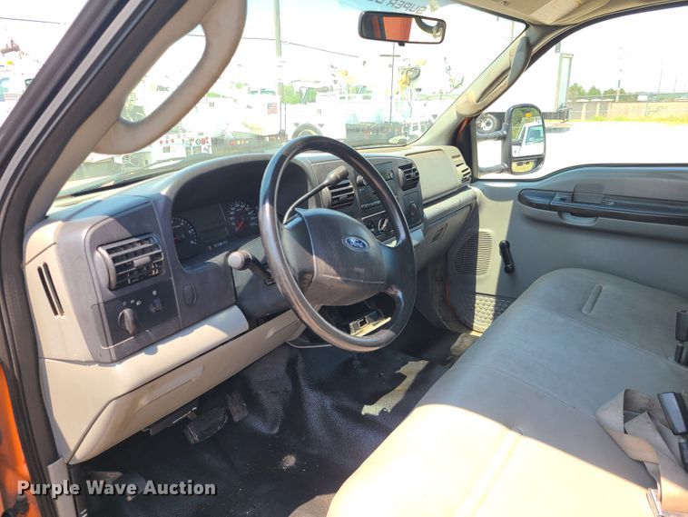 image for item IU9311 2006 Ford F450 Super Duty XL  Crew Cab dump truck