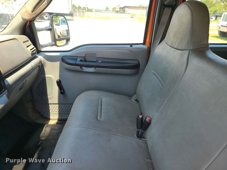 image for item IU9311 2006 Ford F450 Super Duty XL  Crew Cab dump truck