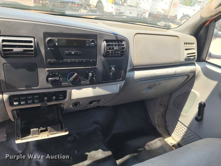 image for item IU9311 2006 Ford F450 Super Duty XL  Crew Cab dump truck