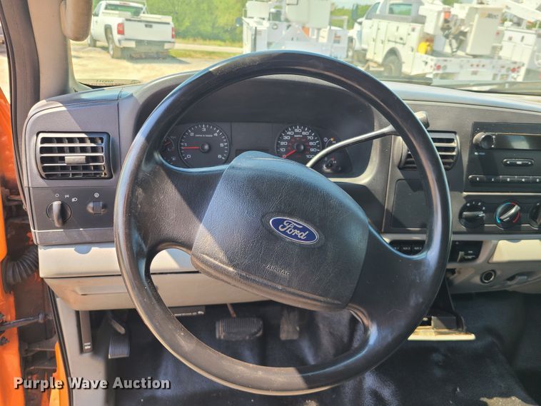 image for item IU9311 2006 Ford F450 Super Duty XL  Crew Cab dump truck