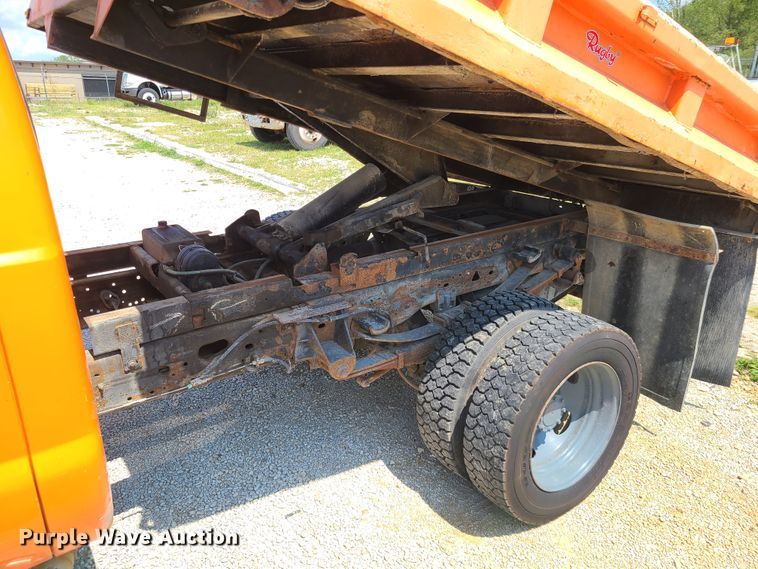 image for item IU9311 2006 Ford F450 Super Duty XL  Crew Cab dump truck