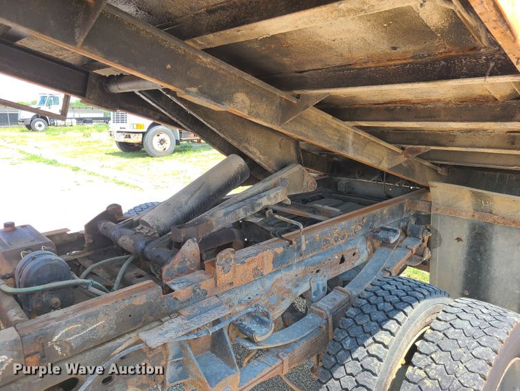 image for item IU9311 2006 Ford F450 Super Duty XL  Crew Cab dump truck