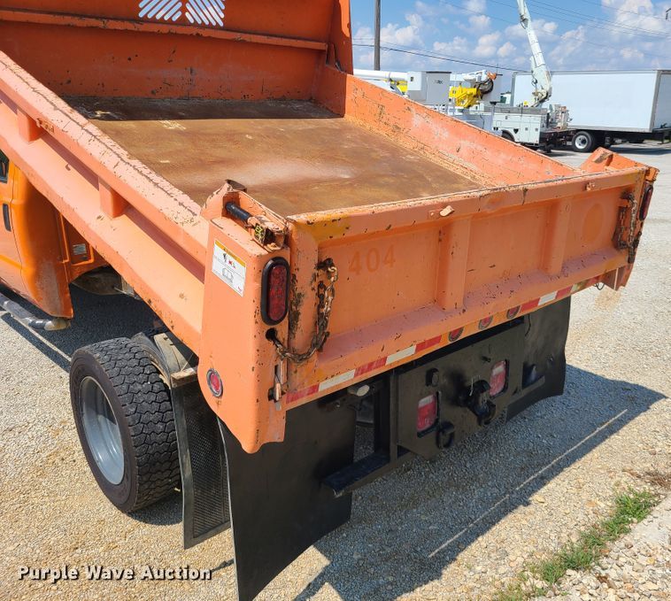 image for item IU9311 2006 Ford F450 Super Duty XL  Crew Cab dump truck