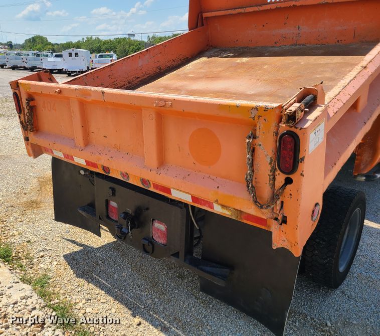 image for item IU9311 2006 Ford F450 Super Duty XL  Crew Cab dump truck