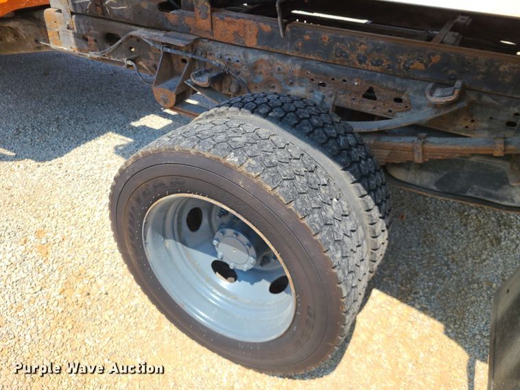 image for item IU9311 2006 Ford F450 Super Duty XL  Crew Cab dump truck