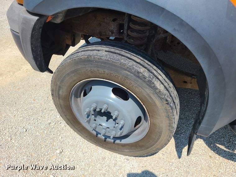 image for item IU9311 2006 Ford F450 Super Duty XL  Crew Cab dump truck