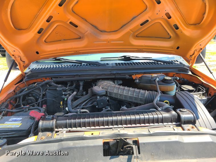 image for item IU9311 2006 Ford F450 Super Duty XL  Crew Cab dump truck