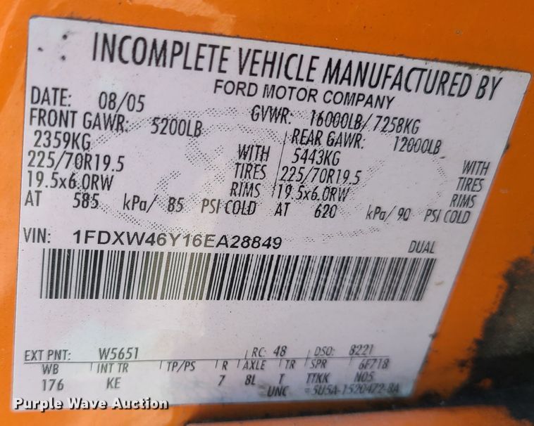 image for item IU9311 2006 Ford F450 Super Duty XL  Crew Cab dump truck