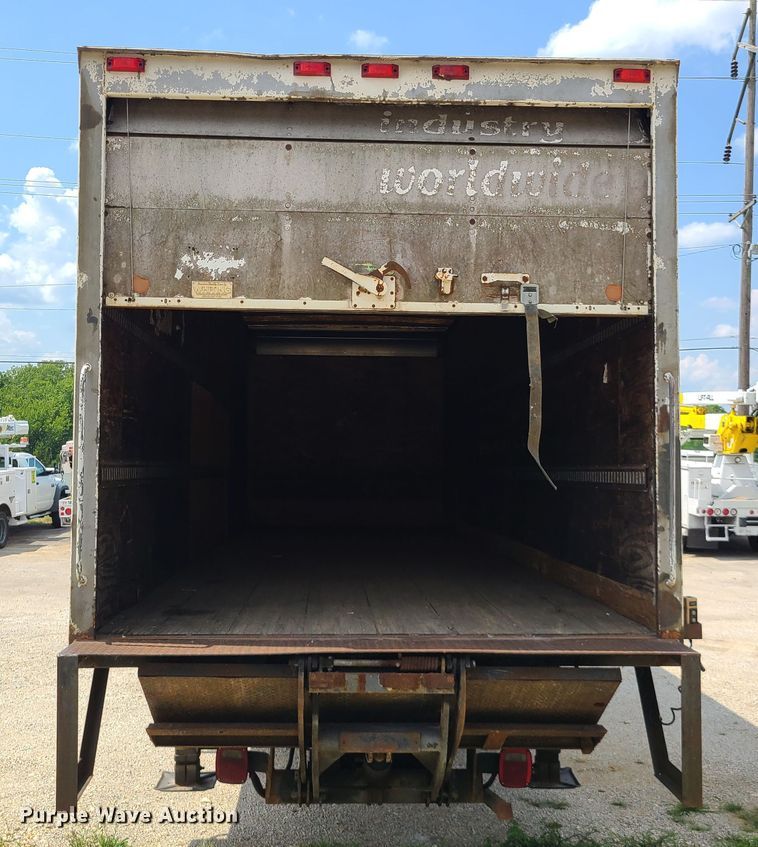 image for item IU9314 1994 International 4700  box truck