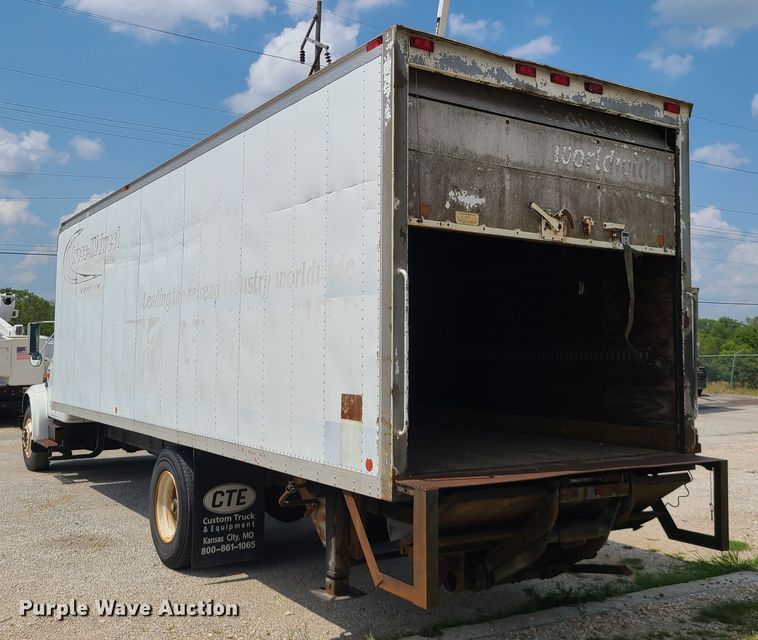 image for item IU9314 1994 International 4700  box truck