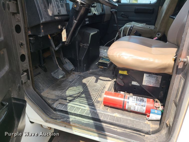 image for item IU9314 1994 International 4700  box truck