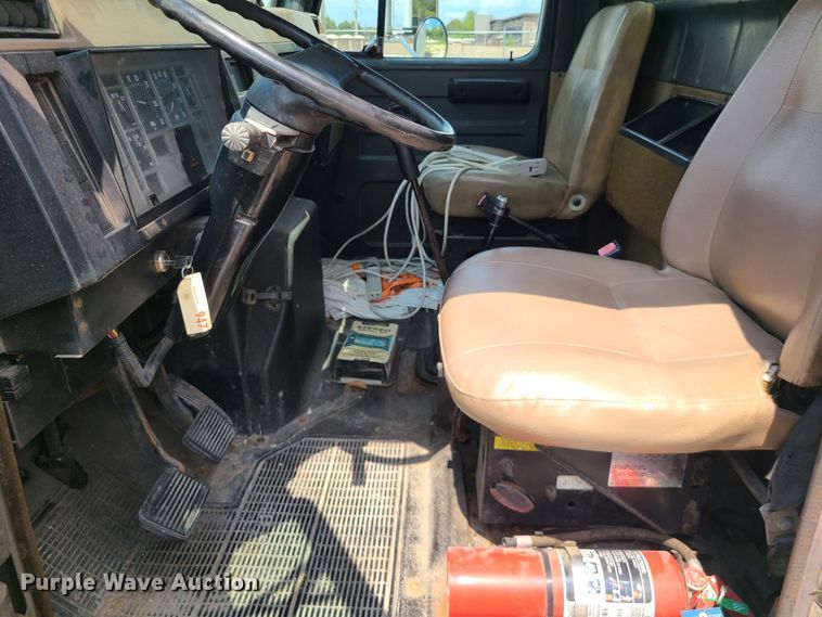 image for item IU9314 1994 International 4700  box truck