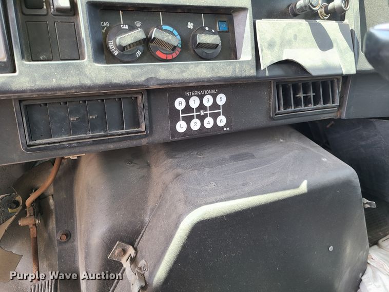 image for item IU9314 1994 International 4700  box truck