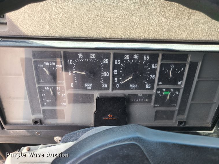 image for item IU9314 1994 International 4700  box truck