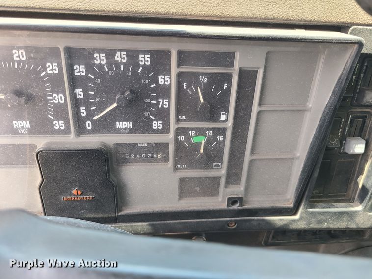 image for item IU9314 1994 International 4700  box truck