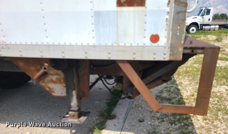 image for item IU9314 1994 International 4700  box truck