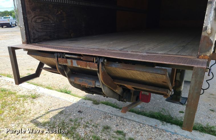 image for item IU9314 1994 International 4700  box truck