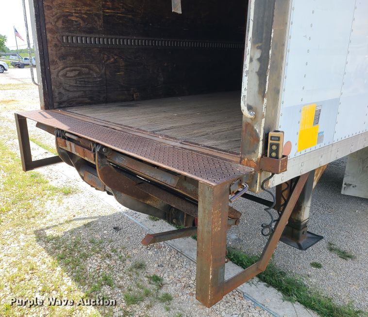 image for item IU9314 1994 International 4700  box truck