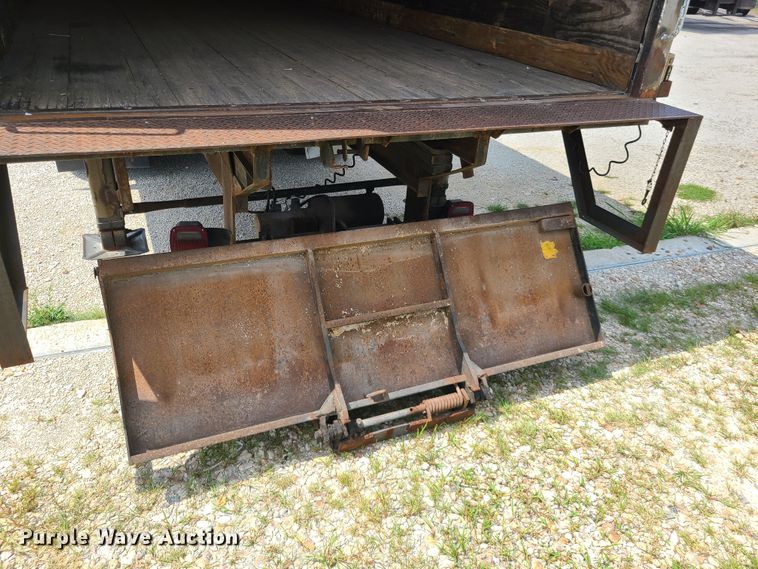 image for item IU9314 1994 International 4700  box truck