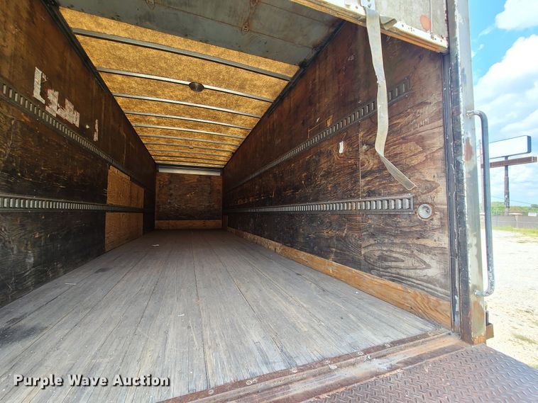 image for item IU9314 1994 International 4700  box truck